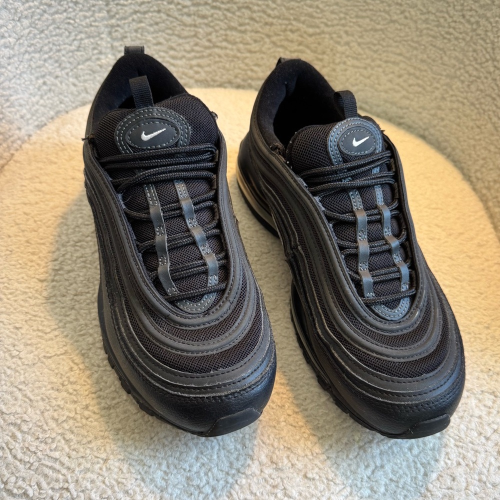 Nike Air Max Sneakers | 7.5 | PLEASE READ DESCRIPTION - Picture 2 of 9